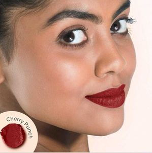 💜 Mamaearth Moisture Matte Longstay Lipstick - Sh