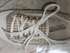 Houndstooth Print Lace-Up Sneakers