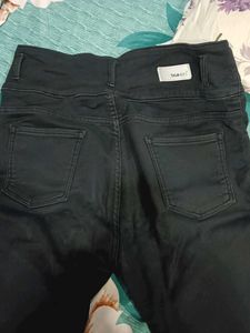 Black High-Waisted Denim Jeans
