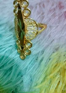brand new Elegant Gold Tone Ring