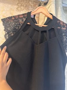 🛍️🛍️SALE!!! Black Lace Detail Top, Bust- 32/30