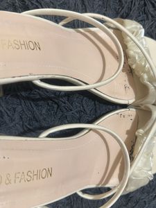 Elegant Ruched Strap Flat Sandals