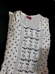 White Ethnic Printed Sleeveless Kurta
