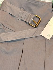 Stylish Pleated Skirt with Belt