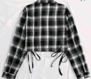 Chic Plaid Cropped Shirt