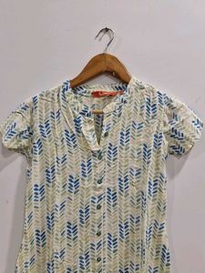 a simple pattern kurta for daily wear