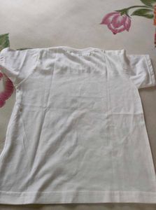 white round neck tshirt
