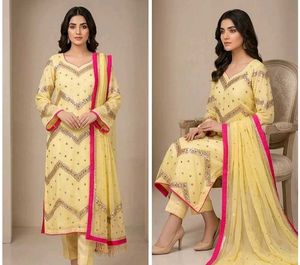 Beautiful Designer Pakistani Style Kurti Set