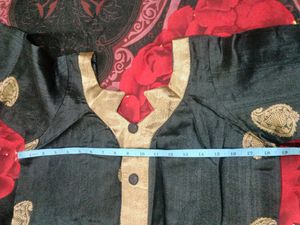 Elegant Black Kurta with Paisley Motifs