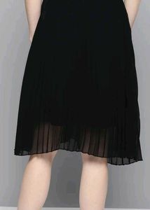 Elegant Black Pleated Skirt