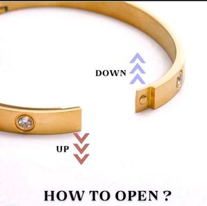 Elegant Gold Bangle with Diamonds