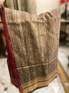 Maroon &amp; Gold Textured Cotton-Silk Saree |