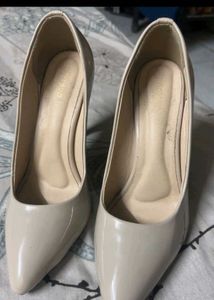 Classic Beige pump Heels