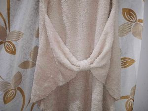 Cream Sleeveless shimmery top🌟
