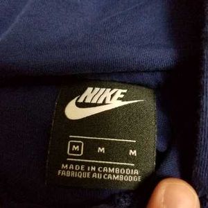 Nike Paris Hoodie 🇩🇪