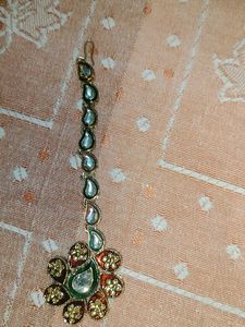 Elegant Kundan Maang Tikka