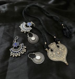 Thread Pendant Necklace With 2 Pair Ok JUMKHAS