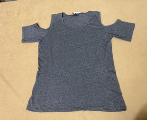 casual top.