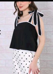 Chic Black Tie-Shoulder Crop Top💗