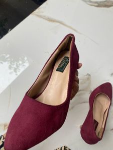 Chic Burgundy Suede Pumps