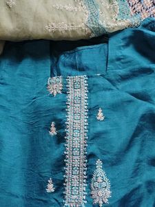 size xl Beautiful pakistani suit with organza dupp