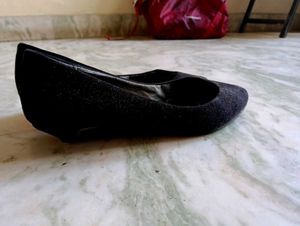 Chic Black Suede Ballet heels