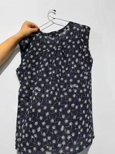 Chic Sleeveless Floral Print Top