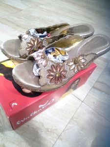New Heel 👠👠👠👠👠👠 Sandals Once A Used So Grab