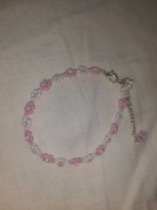 Pink &amp; White Beaded Flower Bracelet🌸🩷