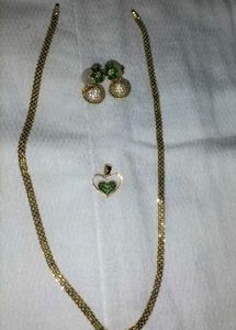 💚Gold Tone Heart Pendant Necklace & Earrings Set