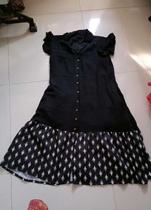 Chic Black &amp; White Printed Midi Dress