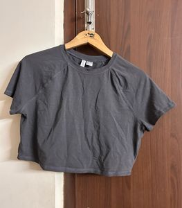 H&amp;M Grey Cropped Tee