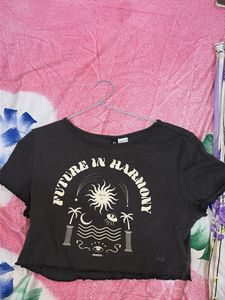 Graphic Print Crop Top