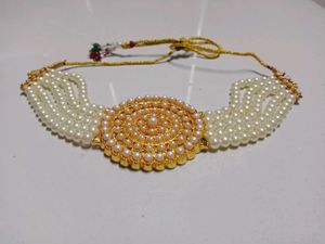 Elegant Pearl and Gold Necklace Set