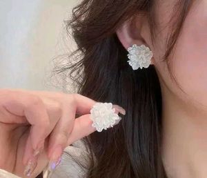 Elegant Floral Stud Earrings