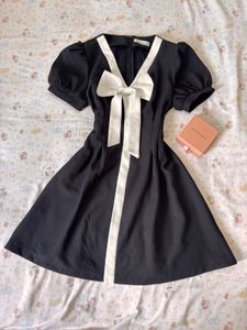 Chic Black &amp; White Bow Dress