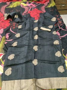 Elegant Black Kurta with Paisley Motifs