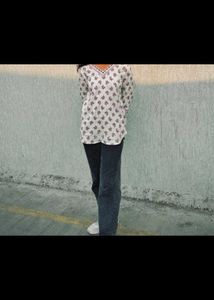 Patterned V-Neck Long Sleeve Top