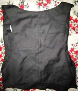 Crop Black Vest