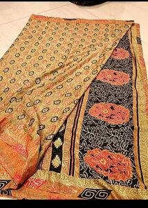 Soft Crepe Saree With Blouse