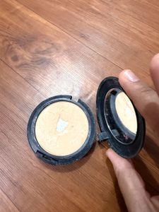 Mac Pressed Powder Compact foundation