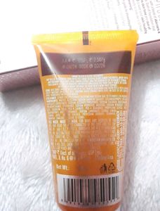 LAKME Blush &amp; Glow Brightening Lemon Facewash, Wit