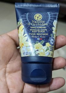 YVES ROCHER BODY LOTION AND SCUB GIFT PACK