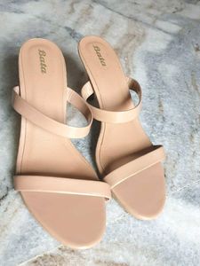 👠Bata Nude pointed Heel Sandals
