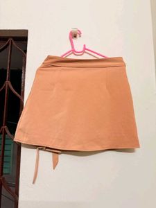 y2k tan mini skirt with built-in shorts🫶🏼