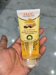 VLCC Ayurveda Haldi & Chandan Face Wash