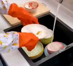 Extra long washing gloves