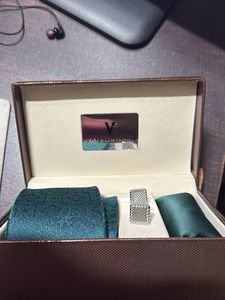 Van Heusen Tie and Cufflink Set