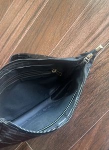 IMPORTED THRIFTED Black Croc Embossed Shoulde
