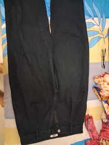Uniqlo Classic Black Pleated Denim Jeans